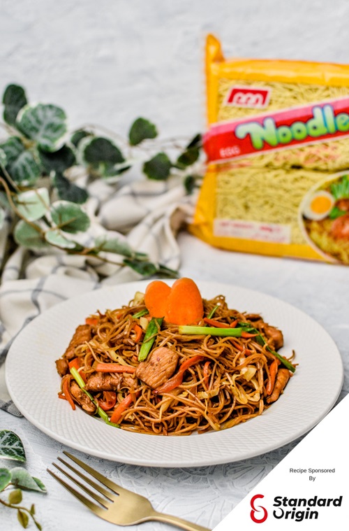 https://lonumedhu.com/sites/default/files/chicken-chow-mein-verticle%20small.jpg